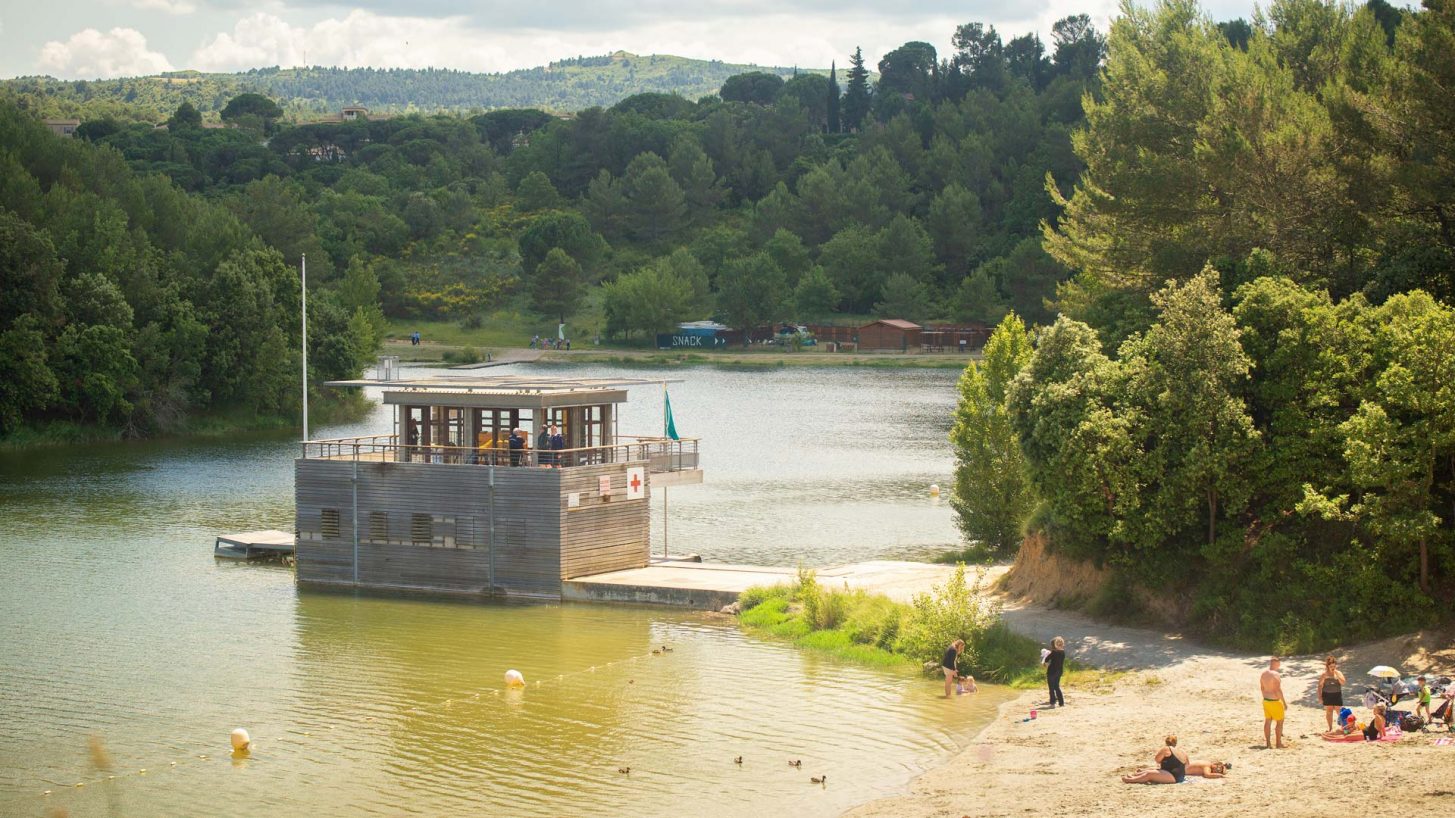 Baignade surveillée au Lac de la Cavayère à Carcassonne ©Vincent Photographie - ADT de l'Aude