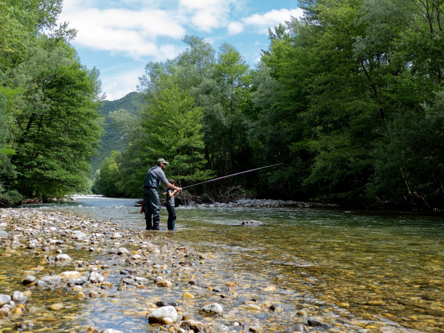 Pêche en famille en Haute vallée de l'Aude© J del Arco Aguirre Fédération de Pêche de l'Aude