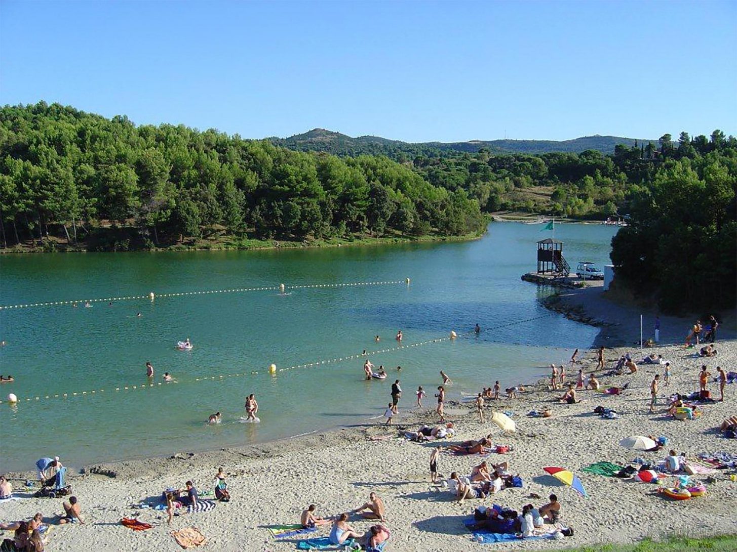 Plages surveillées au lac de la Cavayère à Carcassonne ©Mairie Carcassonne