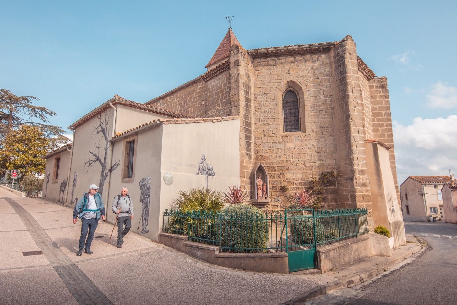 Sur le Saint Jacques de Compostelle, église, fresque des pèlerins à Lavalette ©Vincent Photographie - ADT de l'Aude
