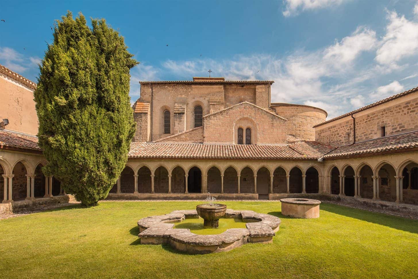 Visite de l'Abbaye Saint-Hilaire et son cloître ©Vincent Photographie - ADT de l'Aude