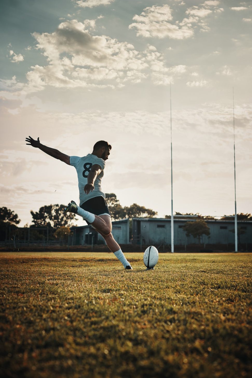 Tir d'une pénalité au rugby © PeopleImages Istock