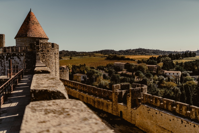 Les remparts de la Cité de Carcassonne, Escapade nature sans voiture, Mehdi Hémart