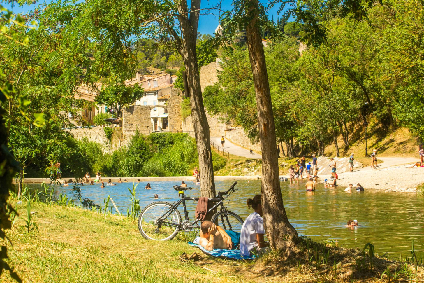 Baignade et détente à Lagrasse, Escapade nature sans voiture, crédit Céline Deschamps, PTCM