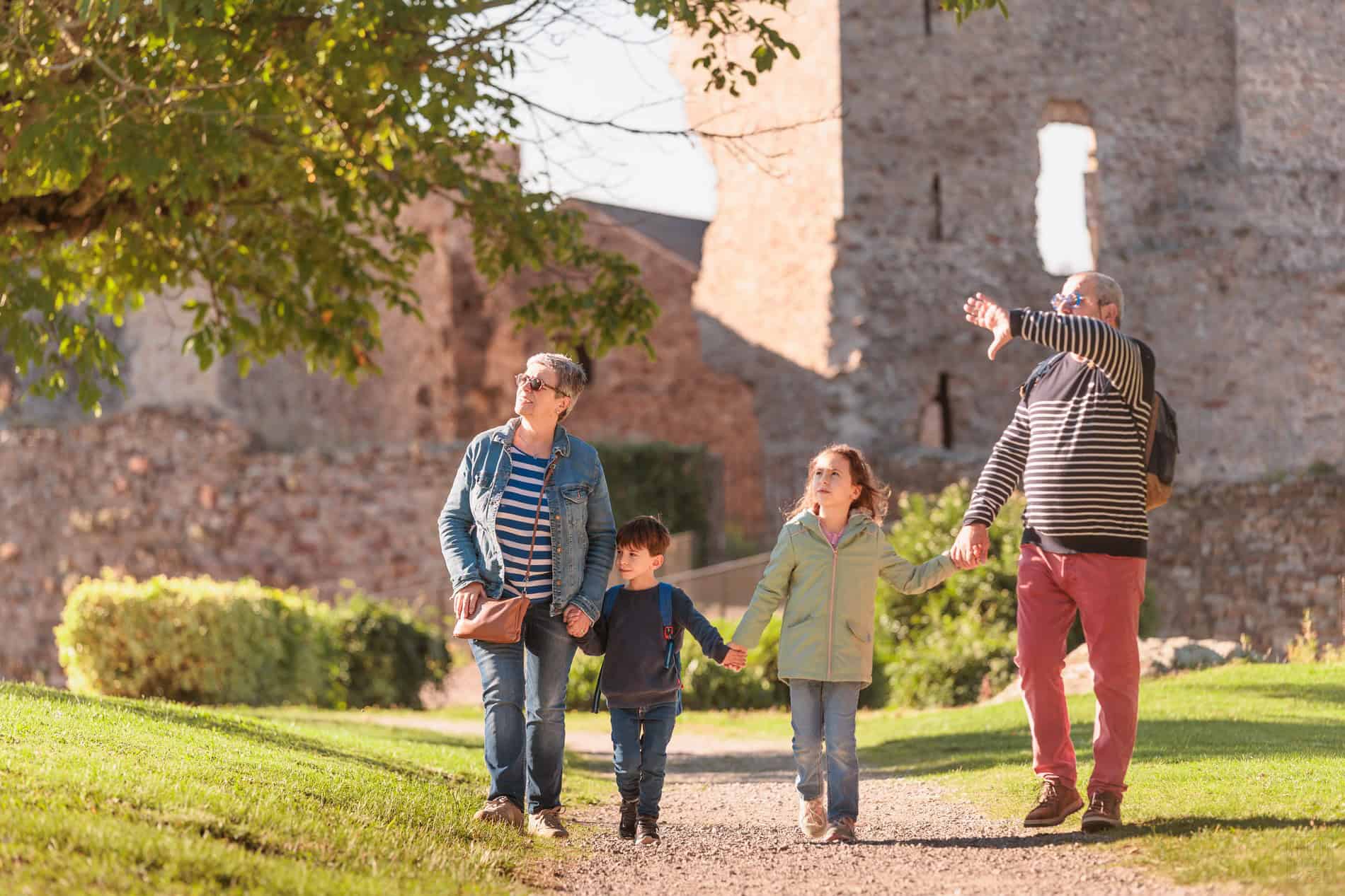 Visite du château de Saissac en famille