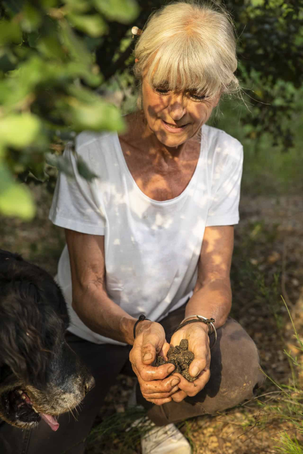 Elena, productrice de truffes au Mas d'Antonin à Argeliers