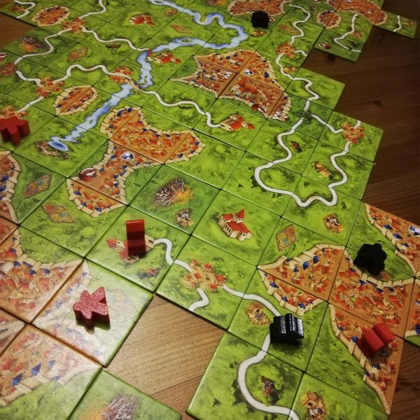 Jouer au jeu de société Carcassonne ©ADT de l'Aude