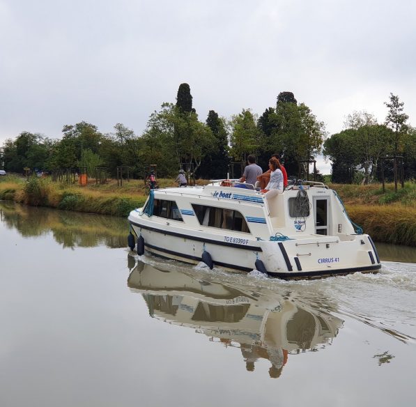 Navigation en Minervois sur le canal du Midi© Canal Friend, ADT de l'Aude