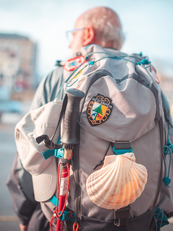 Sac à dos et coquille pour le Saint Jacques de Compostelle ©Vincent Photographie - ADT de l'Aude