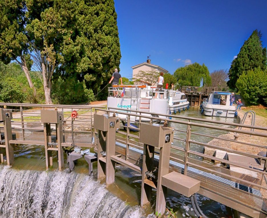 Écluse à Argens Minervois sur le canal du Midi © C. Deschamps, ADT de l'Aude