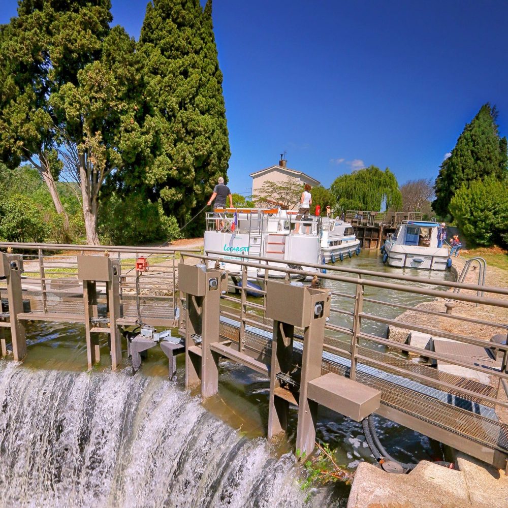 Écluse à Argens Minervois sur le canal du Midi © C. Deschamps, ADT de l'Aude