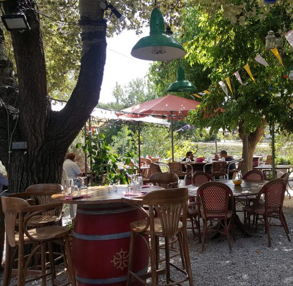 Esprit guinguette sur le canal du Midi, Argens Minervois © S. Alibeu, ADT de l'Aude