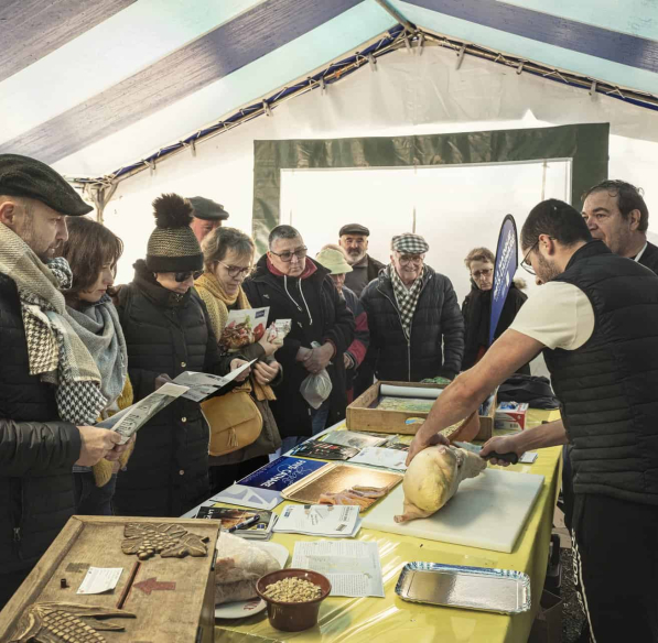 Foire au gras à Belpech, découpe du canard ©Igbfolio-ADT Aude
