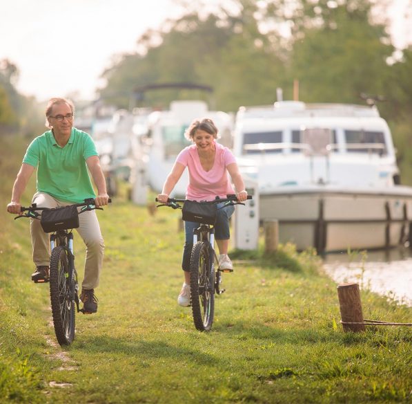 Balade à vélo le long du canal du Midi ©Vincent Photographie - ADT de l'Aude