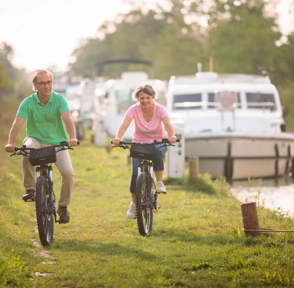 Balade à vélo le long du canal du Midi ©Vincent Photographie - ADT de l'Aude