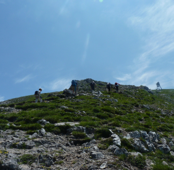 randonneurs, montée vers le Pech de Bugarach© A. Belondrade, ADT Aude