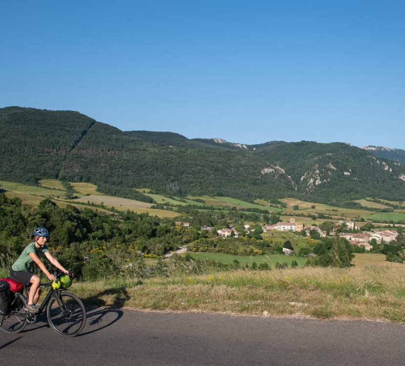 Sur la Vélosud vers Bugarach ©P. Gaillard - G. Saenz - ADT Aude