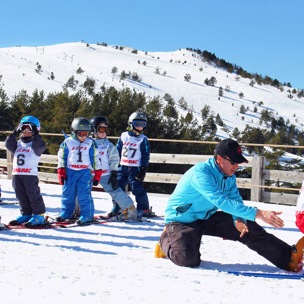 Les activités ski en famille à Camurac, station de ski des Pyrénées audoises © Sylvain Dossin - Office de Tourisme des Pyrénées audoises