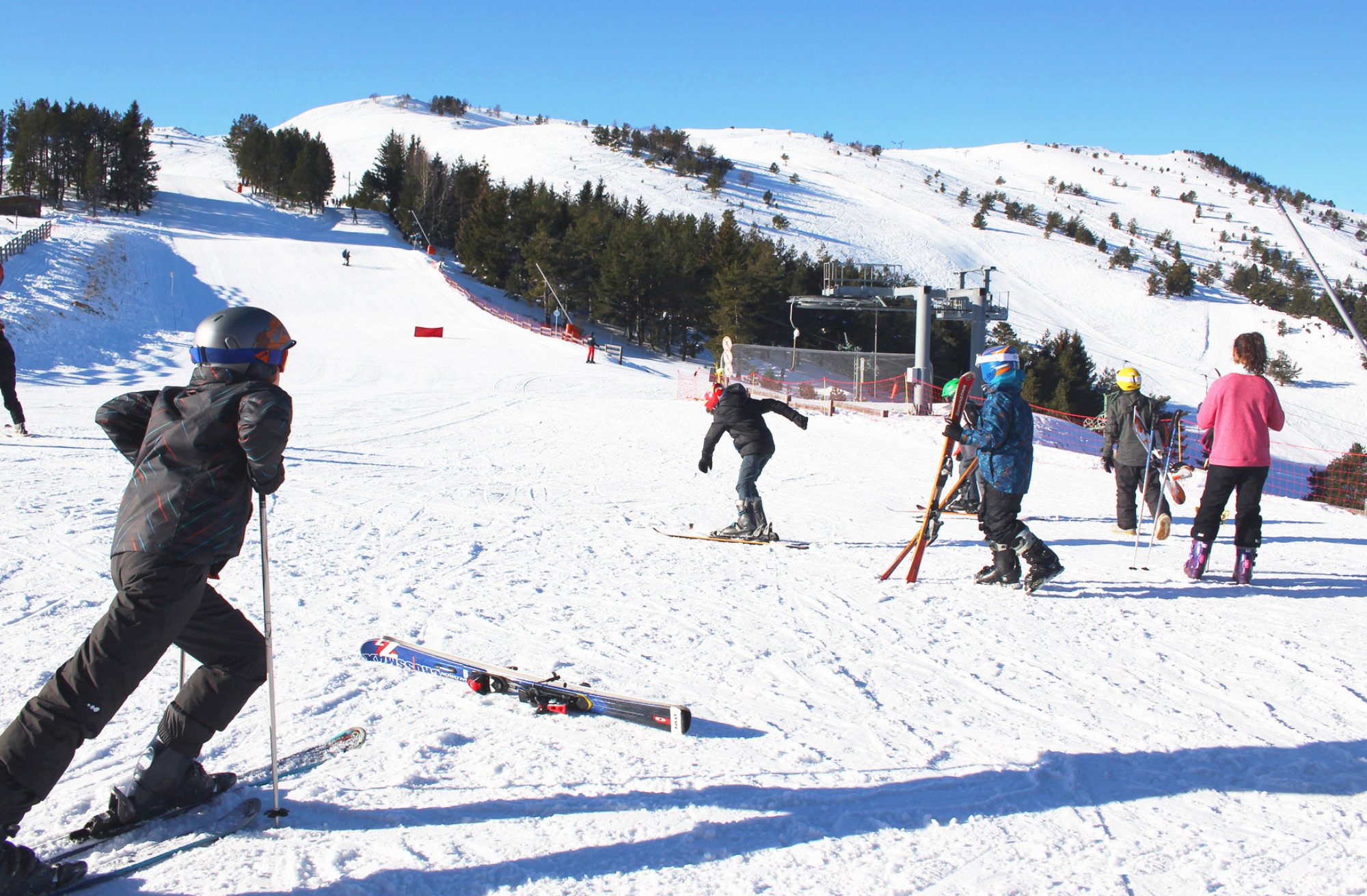 Les activités ski en famille à Camurac, station de ski des Pyrénées audoises © Sylvain Dossin - Office de Tourisme des Pyrénées audoises