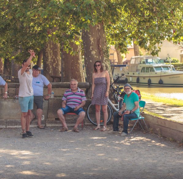 Pétanque et sieste le long du canal du Midi © Vincent Photographie, ADT de l'Aude