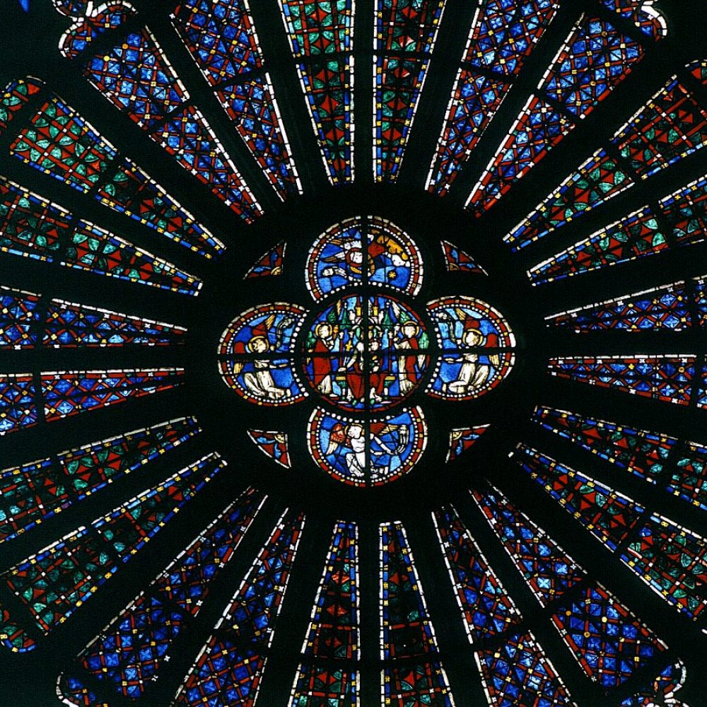 Contemplez les vitraux de la Basilique Saint Nazaire ©Monument de France