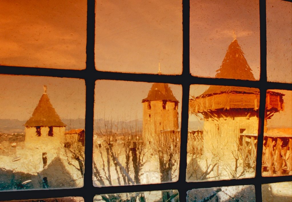 Vue sur la cour du Château comtal dans la Cité de Carcassonne ©Monuments de France