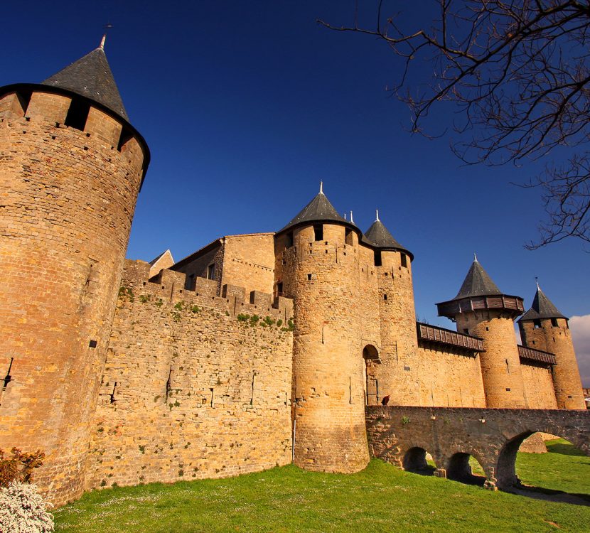 carcassonne-2008-04-cite-chateau-comtal-pont-cr-c-deschamps-adt-aude02