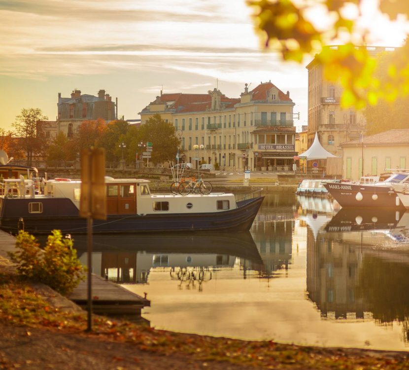 Le port sur le canal du midi à Carcassonne© Vincent Photographie, ADT de l'Aude