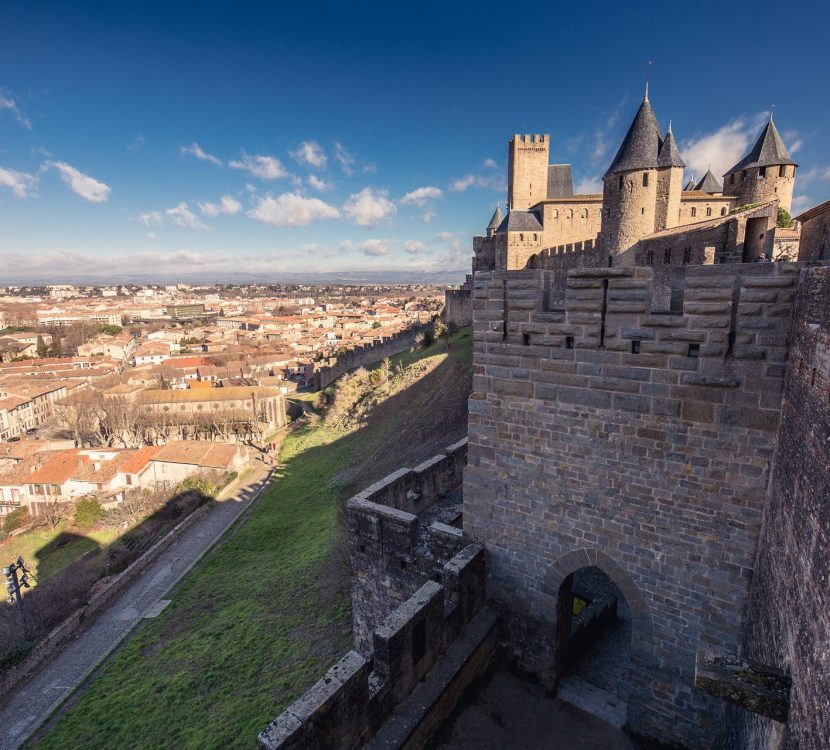 Vue depuis les remparts de la Cité sur la ville de Carcassonne ©Vincent Photographie - ADT de l'Aude