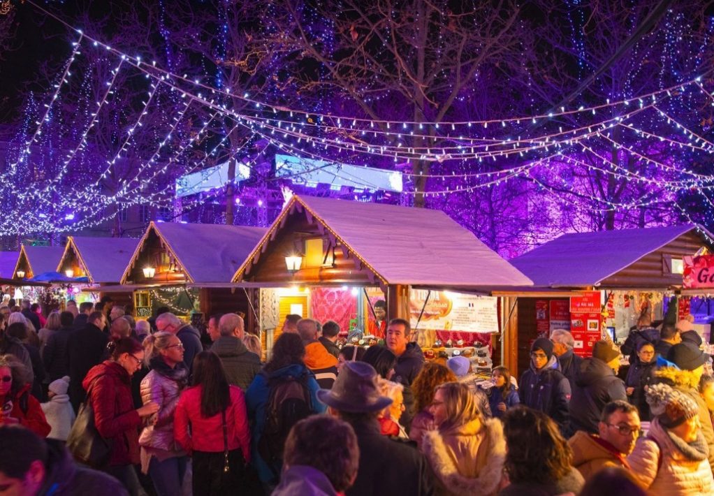 La magie de Noël à Carcassonne, chalets place Carnot