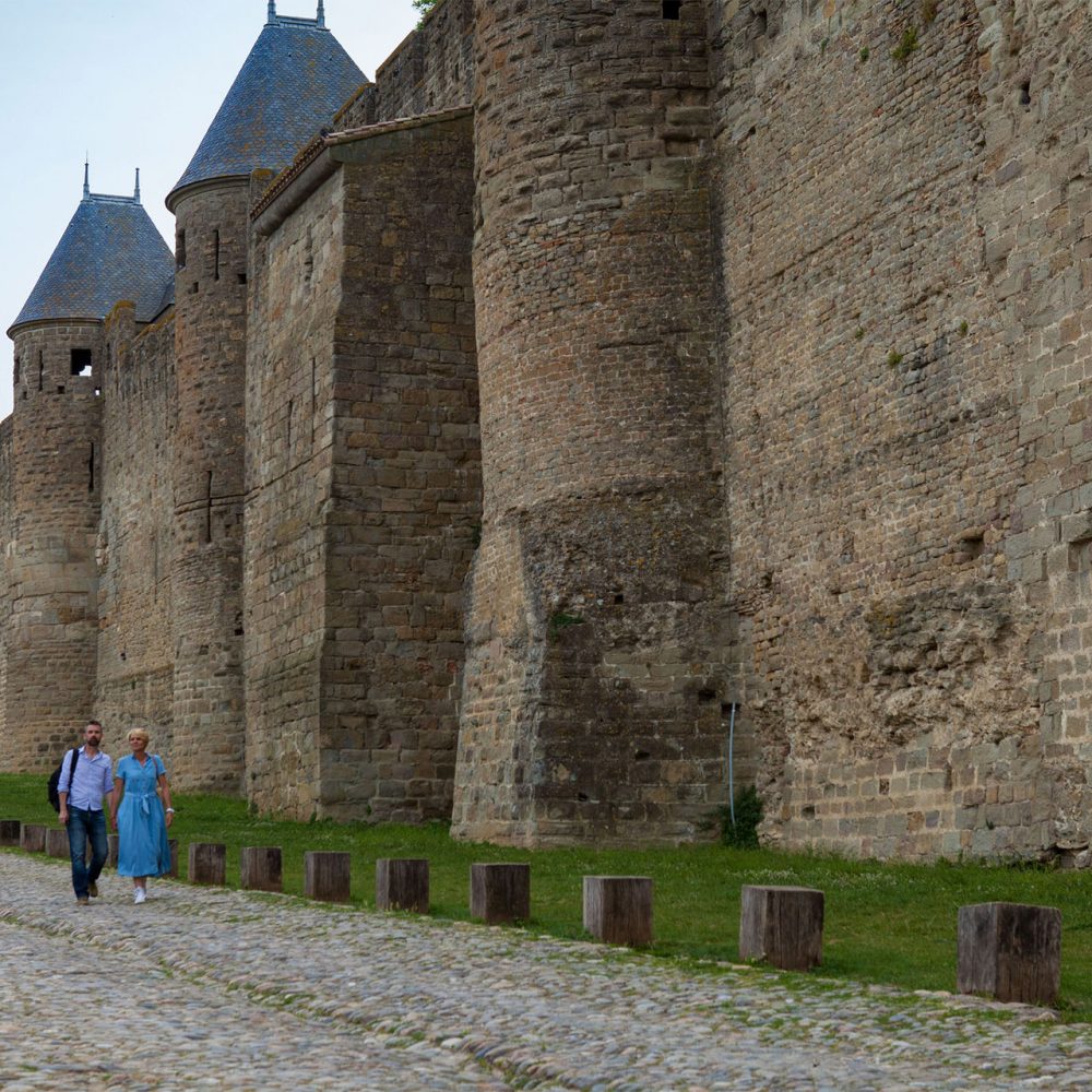 Visite de la Cité de Carcassonne en couple ©Philippe Benoist-ADT de l'Aude