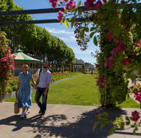 Balade en amoureux sur la Place Gambetta à Carcassonne ©Philippe Benoist-ADT de l'Aude