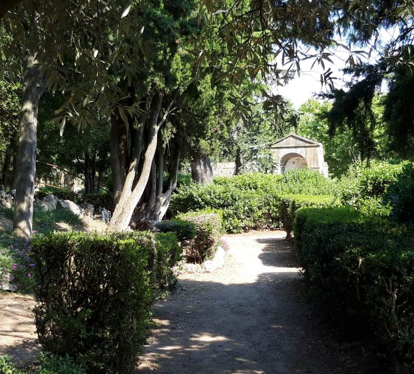 Balade dans le Jardin du Calvaire à Carcassonne ©Marc Gassion - ADT de l'Aude