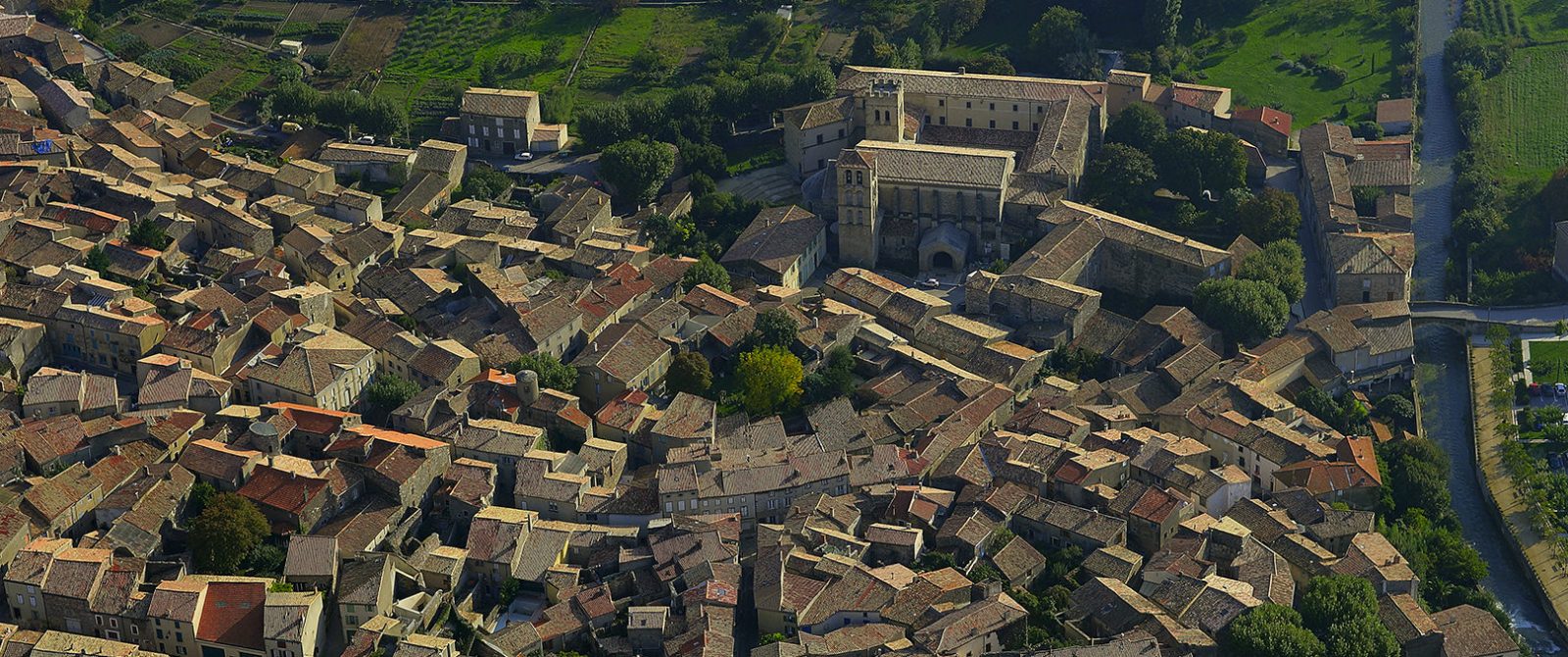 Caunes Minervois 2005 vue village