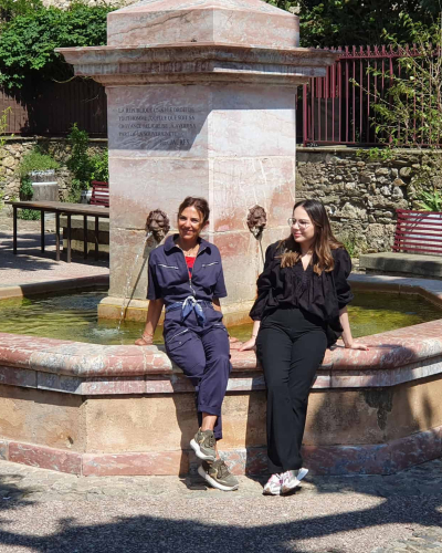 caunes-minervois-2022-05-fontaine-personnes-by-s-alibeu-adt-aude-02
