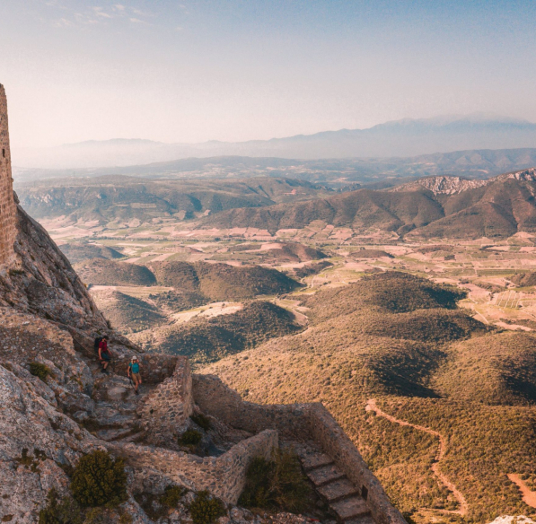 cucugnan-2019-07-queribus-plan-large-cr-vincent-photographie-adt-aude.jpg