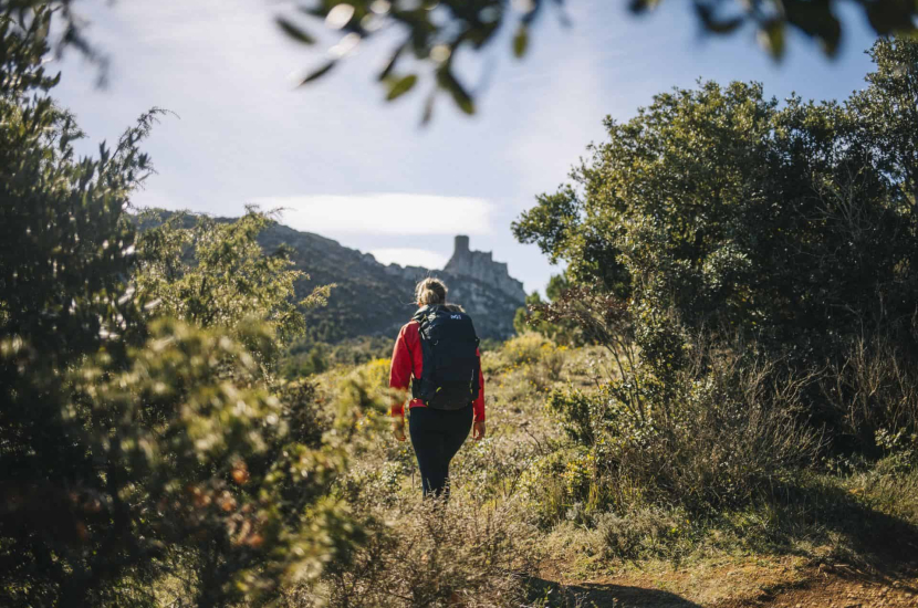 le Sentier Cathare en approche du château de Quéribus ©Ferrand - Wild Road
