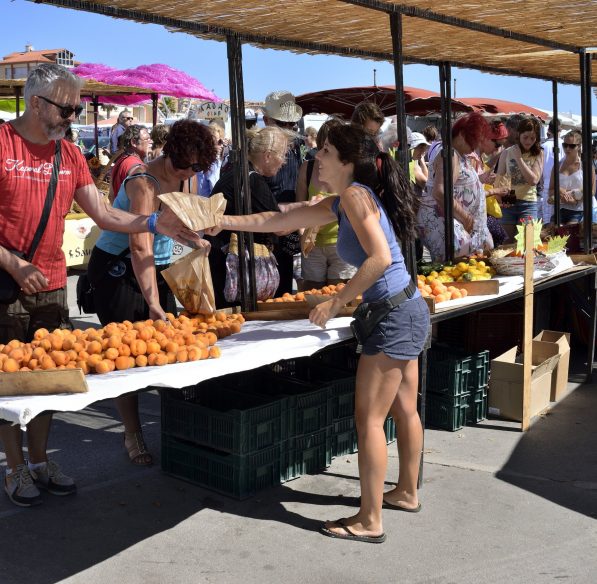 Marché de plein vent à Saint Pierre la Mer