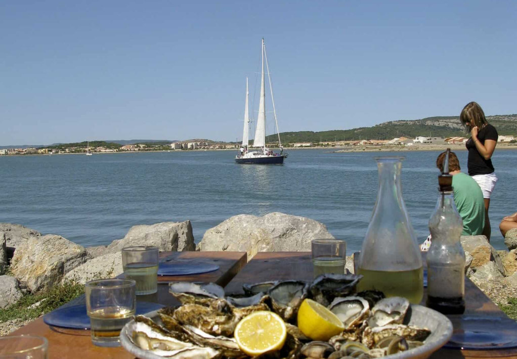 Manger un plateau de fruits de mer à La Perle Gruissanaise