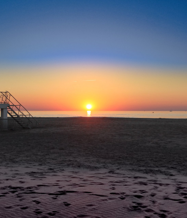 La plage de Gruissan au coucher du soleil ©Office de Tourisme de Gruissan