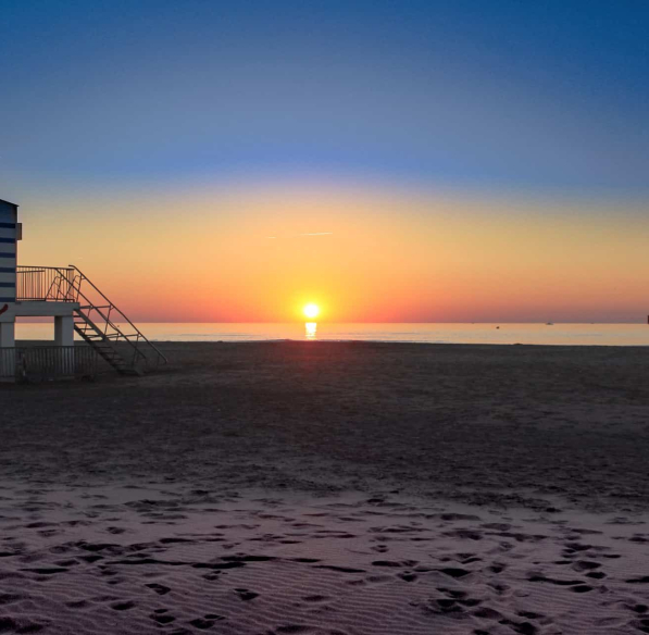 La plage de Gruissan au coucher du soleil ©Office de Tourisme de Gruissan