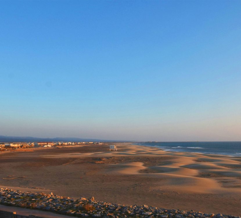 La plage de Gruissan au coucher du soleil ©Office de Tourisme de Gruissan