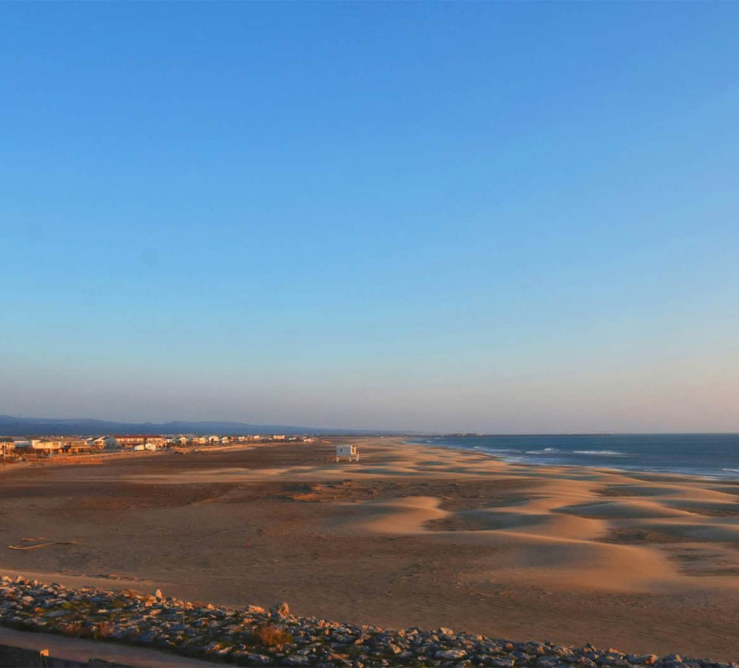 La plage de Gruissan au coucher du soleil ©Office de Tourisme de Gruissan