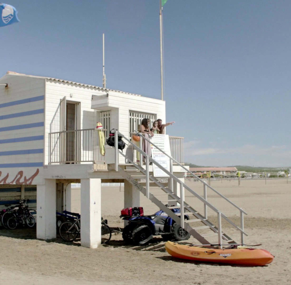 La plage de Gruissan et son poste de secours ©Ailium-ADT de l'Aude