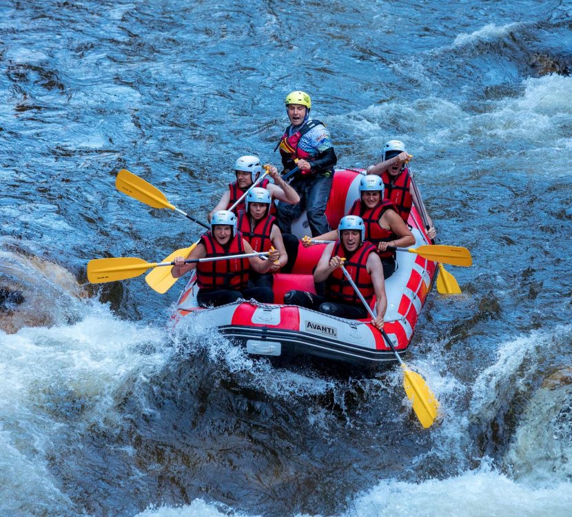 Rafting dans les gorges de la Haute vallée de l'Aude, adrenaline © Raphael Kann, ADT de l'Aude