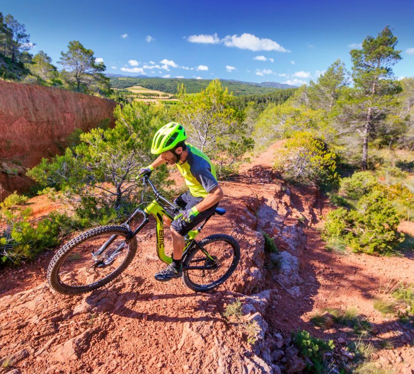 Les Terres rouges, circuit VTT sportif au départ de Lagrasse © Céline Deschamps, PTCM