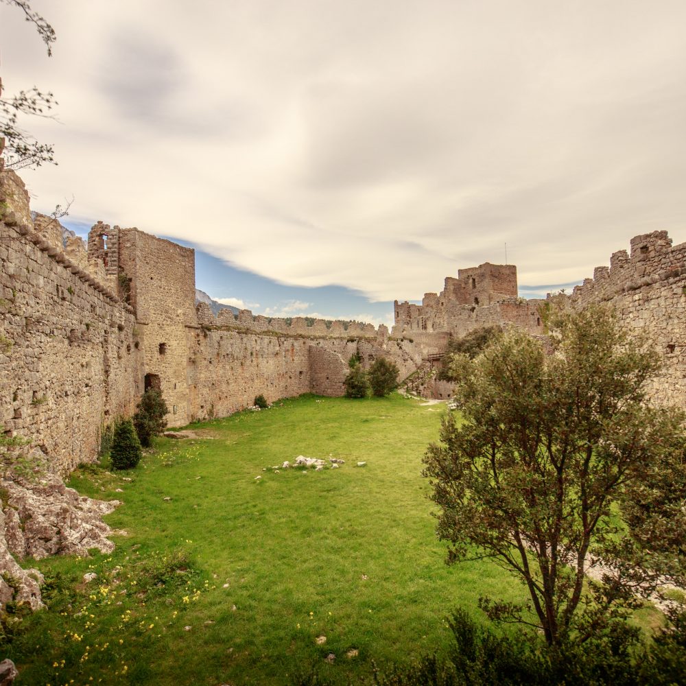 Lapradelle-puilaurens, chateau