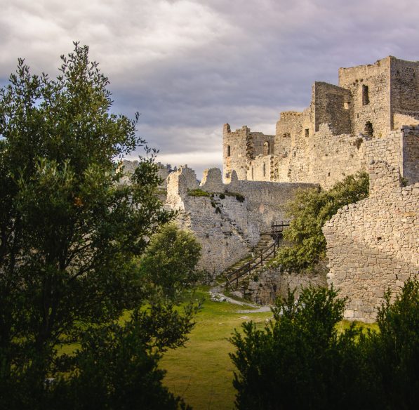 Lapradelle-puilaurens, chateau