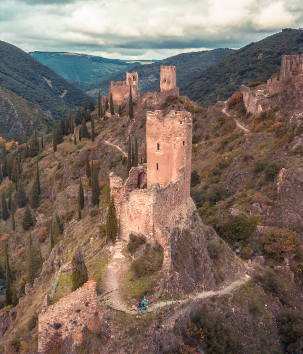 Les châteaux de Lastours gardent la vallée ©Vincent Photographie, ADT de l'Aude