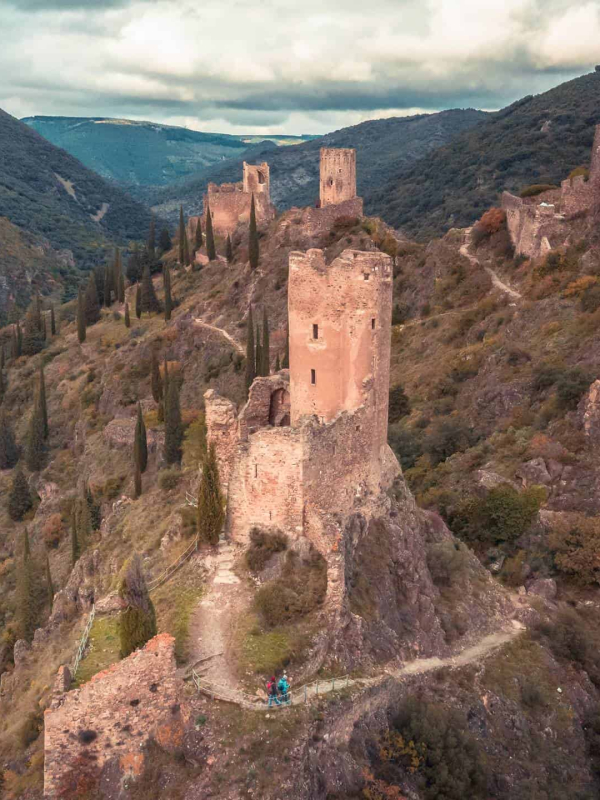 Les châteaux de Lastours gardent la vallée ©Vincent Photographie, ADT de l'Aude